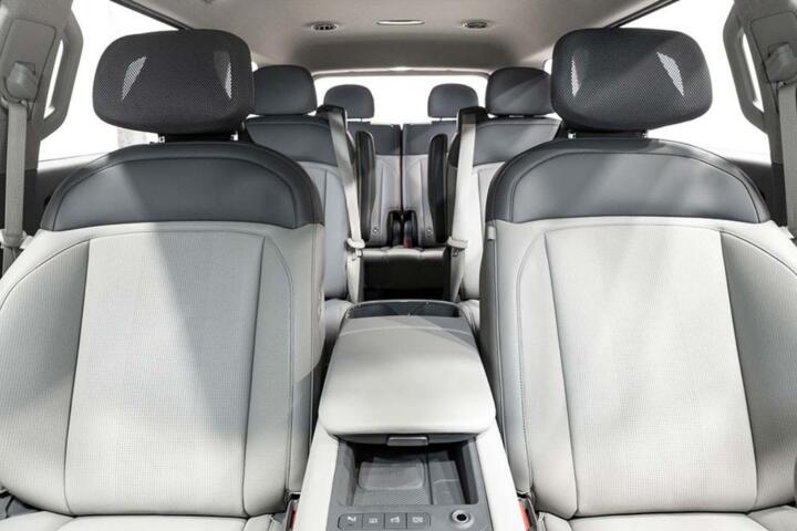 Best 3-Row Vehicles for Large Families: Minivans vs. SUVs